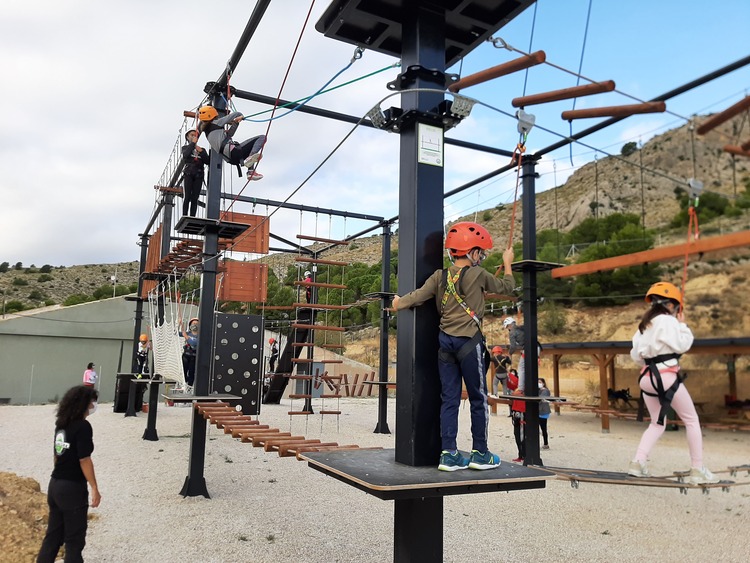 circuito-aventura-escolares-arnes-casco-onil-alicante